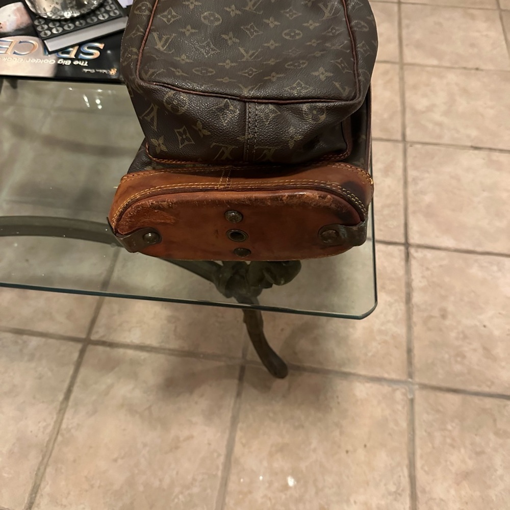 Louis Vuitton vintage collectible golf bag. - Picture 10 of 12